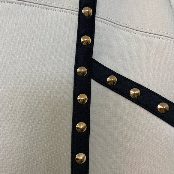 • Beautiful skirt - Picture 2 of 9